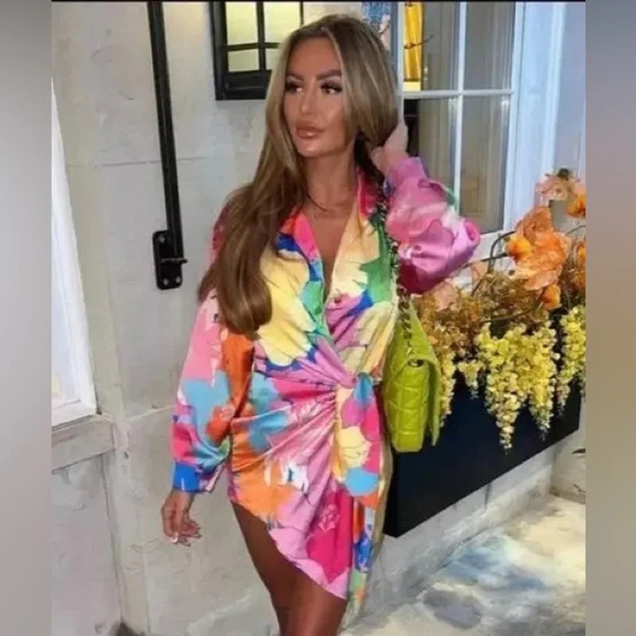 Floral Print Wrap Mini Dress With Collar - Picture 2 of 3